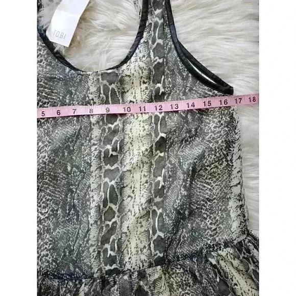 Tobi TURN IT LOOSE DRESS IN CREAM & BLACK snakeskin print sz small - Picture 6 of 12